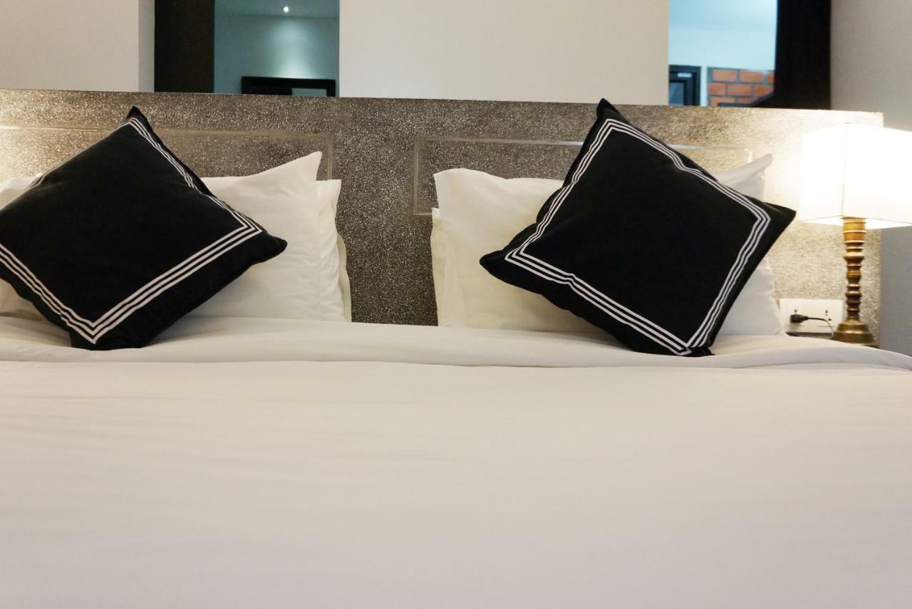 Hotel Ofuro Phnom Penh Bagian luar foto